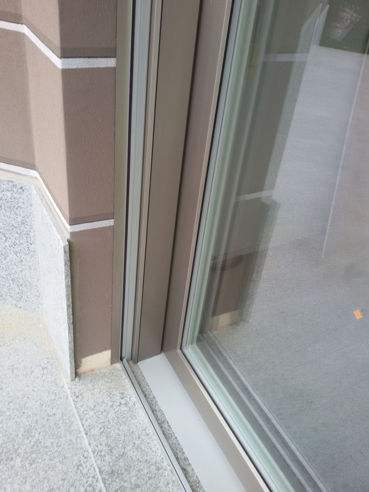 Serramento moderno legno alluminio, San Bartolomeo al Mare — foto 3