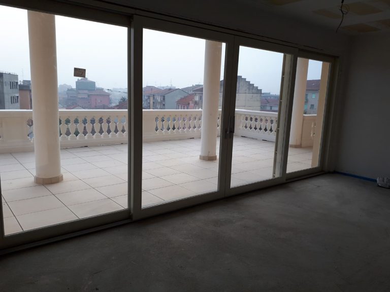 Serramento moderno laccato, Casale Monferrato — foto 1
