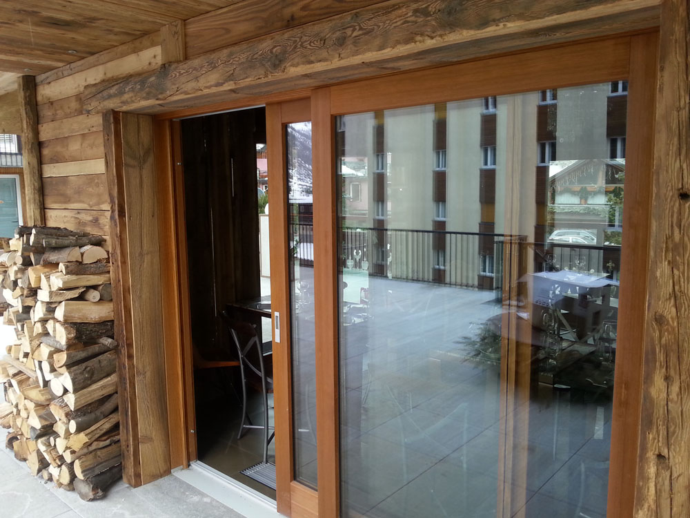 Serramento moderno mordenzato, Cervinia — foto 2