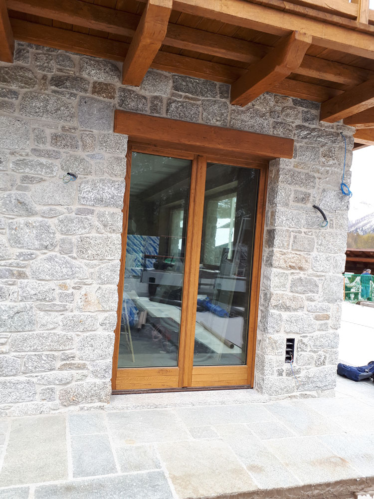 Serramento mordenzato, La Thuile — foto 2