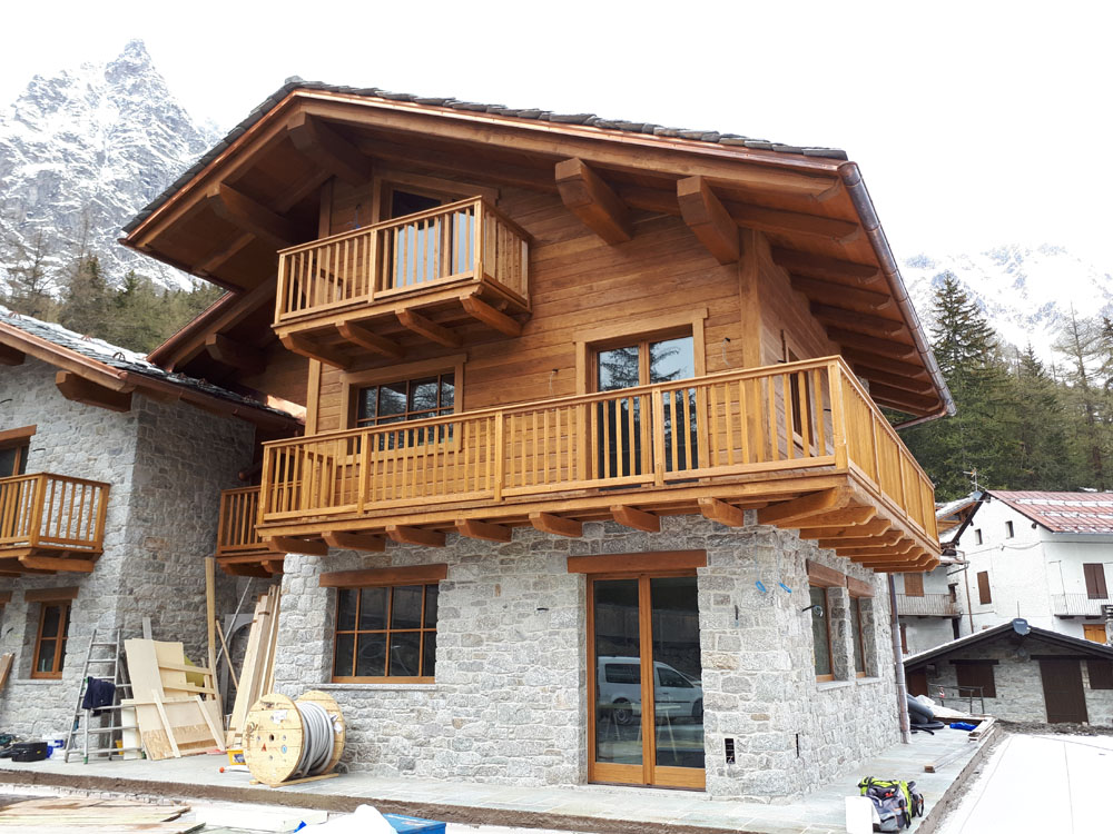 Serramento mordenzato, La Thuile — foto 1