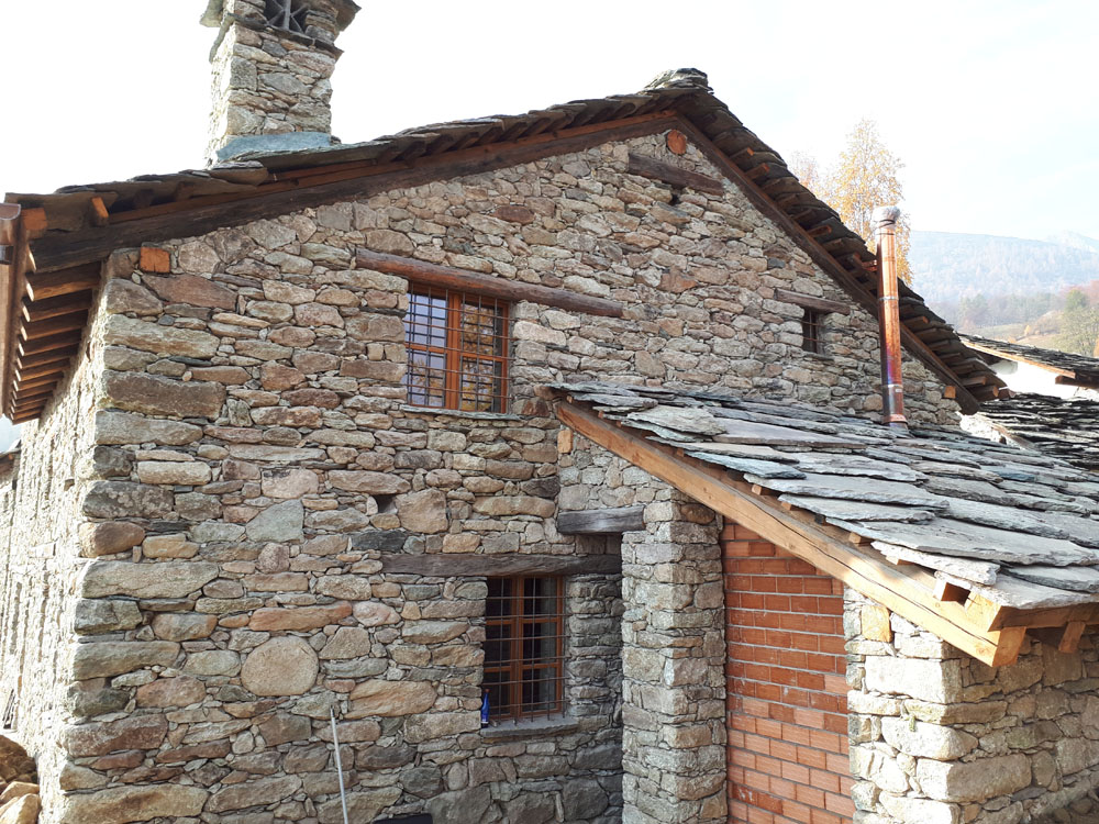 Serramento inglesina mordenzato, Valle di Stura — foto 2