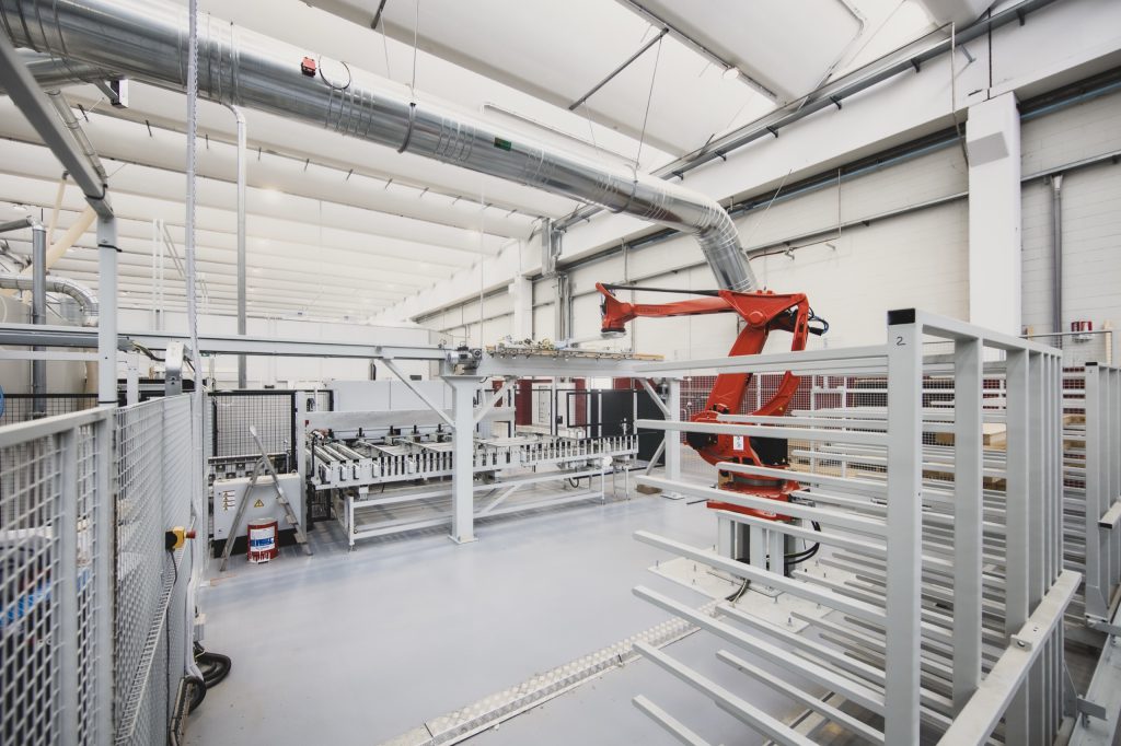 Fase di impregnazione ed essiccazione del legno nel laboratorio Cafasso