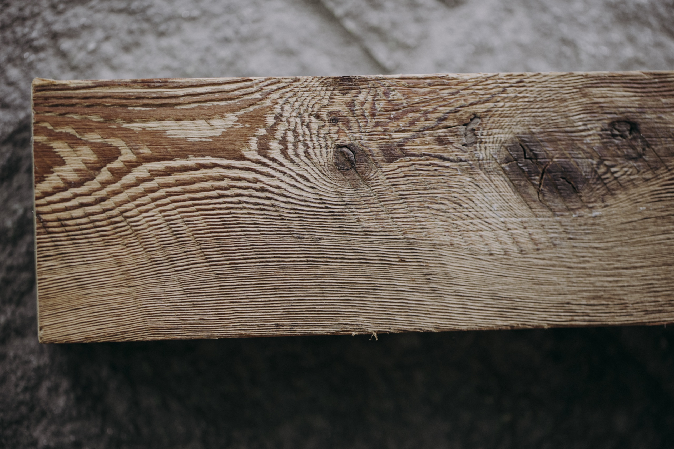 Venature del legno di un serramento Cafasso in primo piano